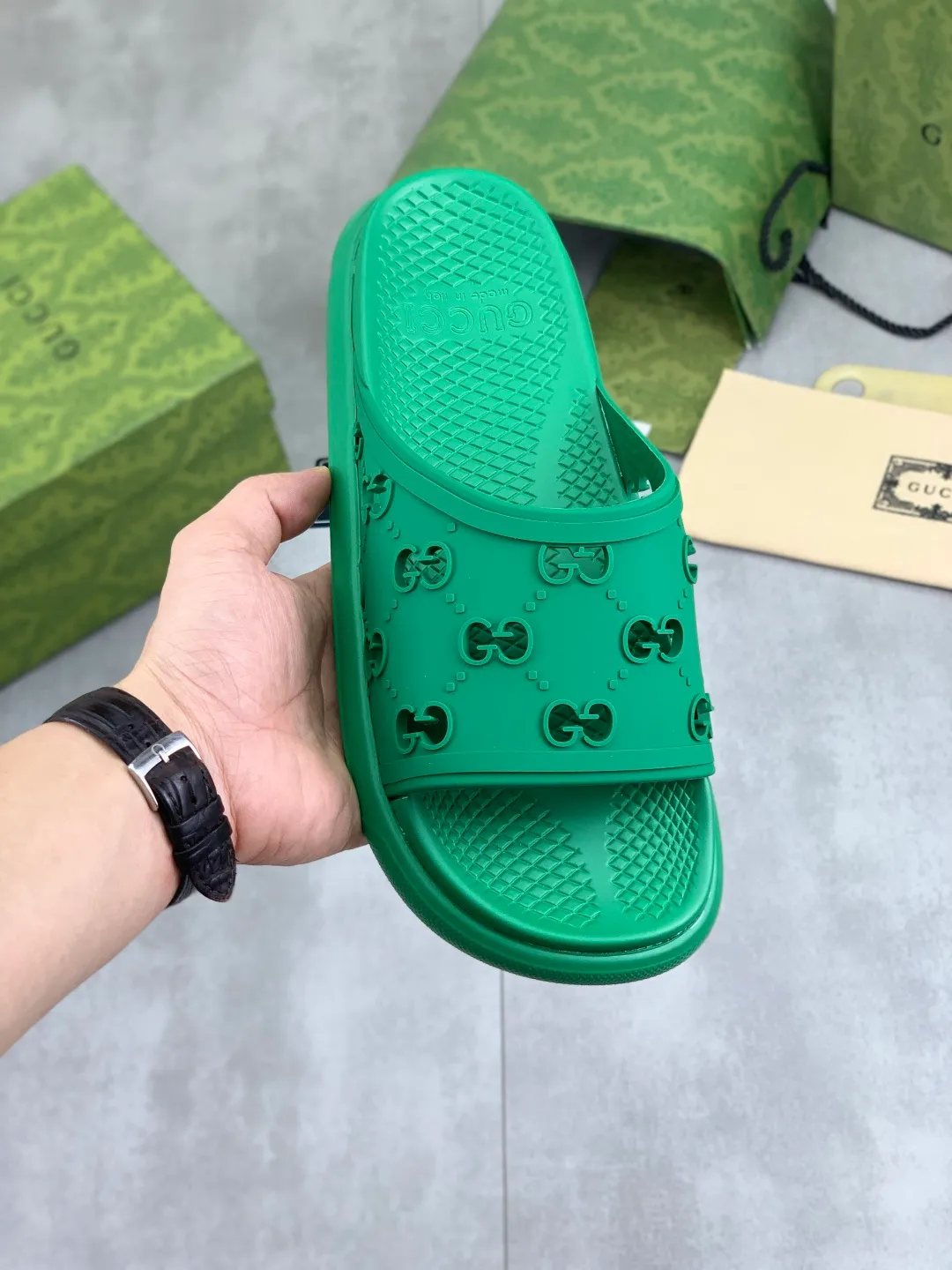 Men's Men's Shoes 💰P300💰[New Style] High Version 🎁🎁🎁 GUCCI New Year of the Snake casual slippers, original official website, perfect workmanship, transmitting a kind of noble luxury, sublimating its definition of luxury in Gucci's high-end extraordinary craftsmanship. Original Gucci double G combination outsole, code number: 35-46, complete package